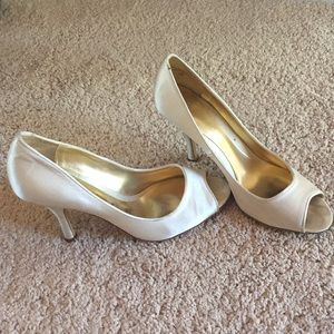 Enzo Angioloni ivory satin heels!